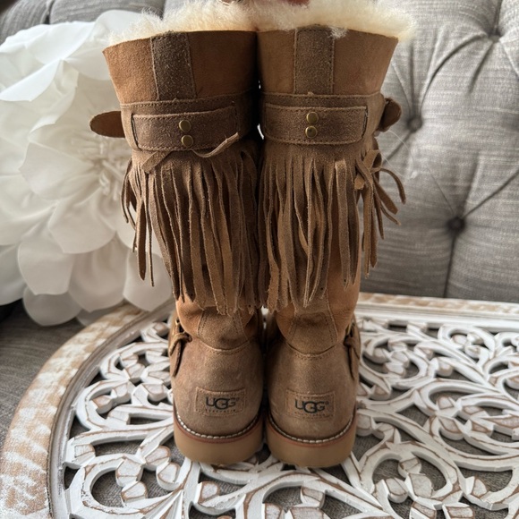 UGG Shearling Winter Snow Boots Women’s 7 - Picture 3 of 11